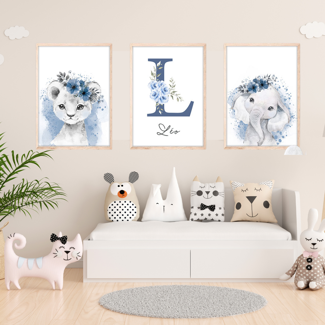 lot de 3 affiches bleues lion éléphant avec l'affiche personnalisée du prénom Léo avec le L en grande lettre 